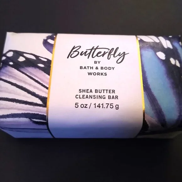 Bath & Body Works Cosmetics Bag with Cleansing Soap Bar - Picture 11 of 16